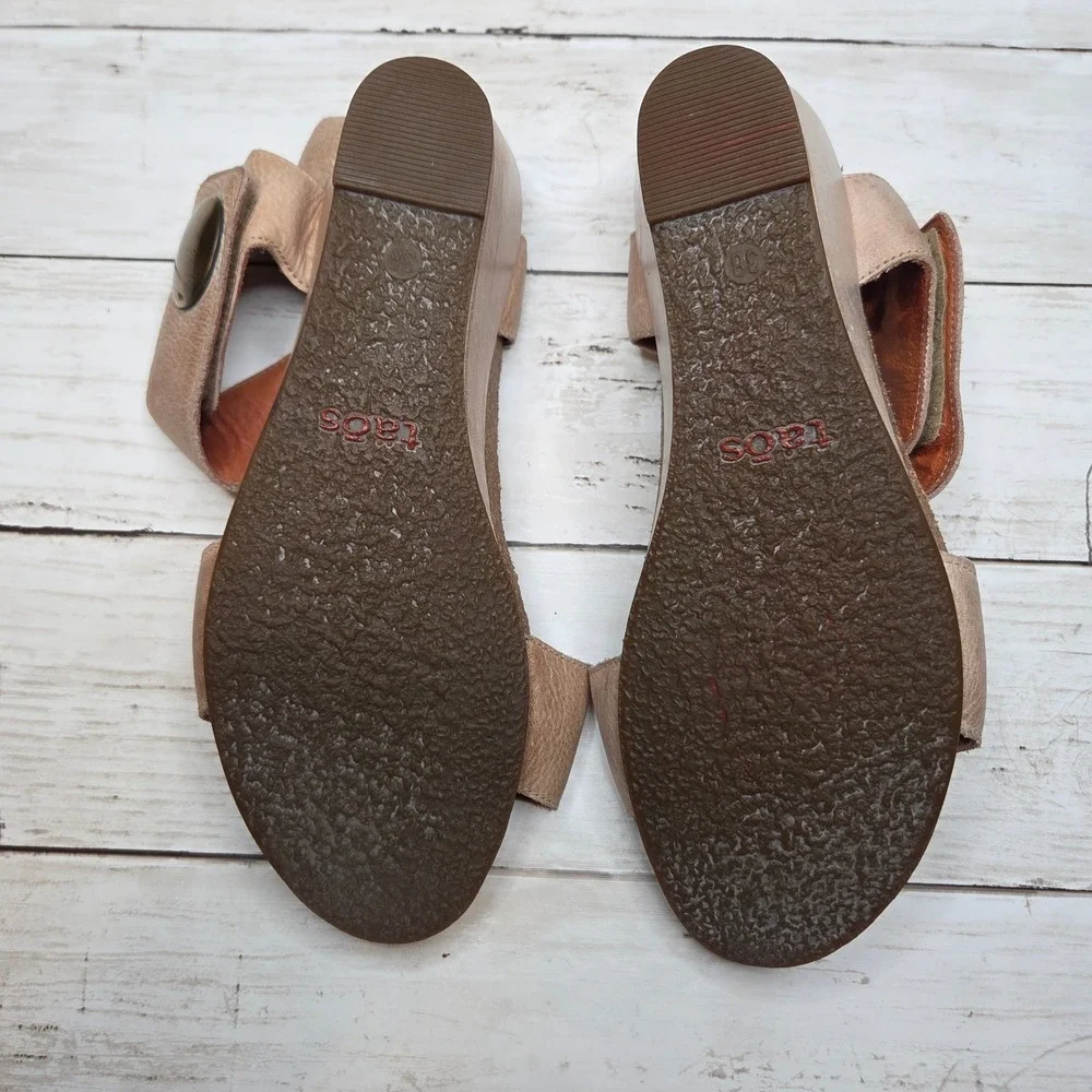 Taos 3209 Wedge Sandal Medallion Ankle Strap Women 38 Tan Leather